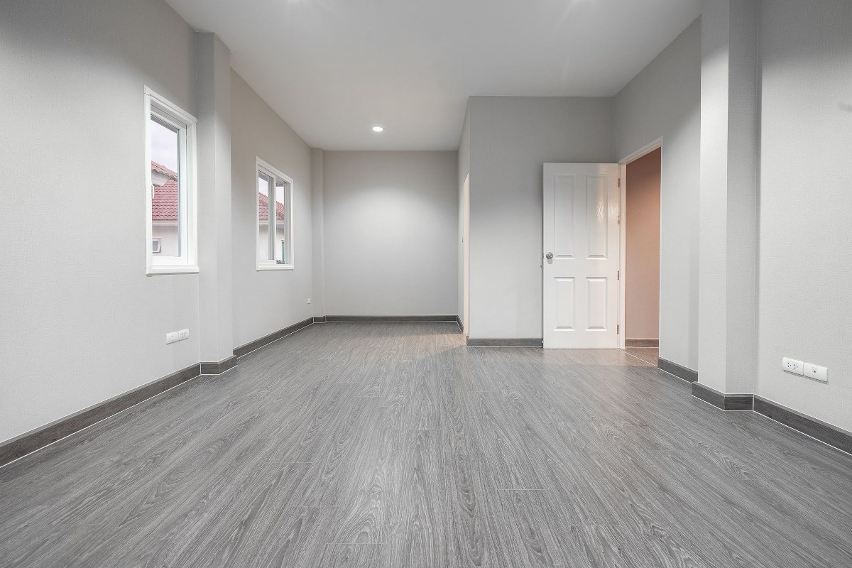 บ้านมือสองตกแต่งใหม่ ม.เพอร์เฟคเพลส ราชพฤกษ์-พระราม5 (เนื้อที่ 50.7 ตร.ว.) บ้านดีไซน์ทันสมัย หลังใหญ่พร้อมอยู่ ฟังก์ชั่น 3 ห้องนอน 3 ห้องน้ำ 2 ที่จอดรถ พร้อมพื้นที่ใช้สอยเกือบ 200 ตร.ม. กับที่สุดแห่งทำเลโซนเมือง ที่เชื่อมสู่หลายเส้นทาง หน้าโครงการติดถ.ราชพฤกษ์ เพียง 5 นาทีถึงวงเวียนพระรามห้า ใกล้รถไฟฟ้าสถานี "บางรักใหญ่" และห้างฯ ชั้นนำมากมาย