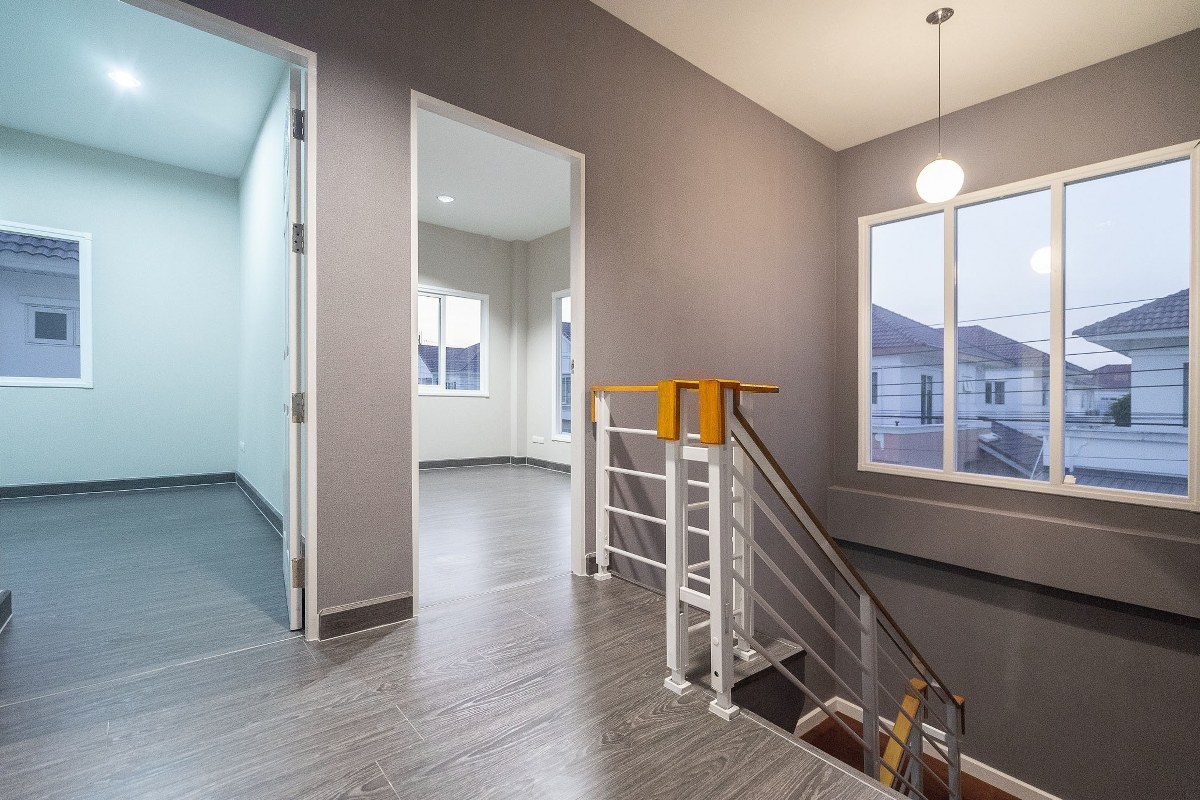 บ้านมือสองตกแต่งใหม่ ม.เพอร์เฟคเพลส ราชพฤกษ์-พระราม5 (เนื้อที่ 50.7 ตร.ว.) บ้านดีไซน์ทันสมัย หลังใหญ่พร้อมอยู่ ฟังก์ชั่น 3 ห้องนอน 3 ห้องน้ำ 2 ที่จอดรถ พร้อมพื้นที่ใช้สอยเกือบ 200 ตร.ม. กับที่สุดแห่งทำเลโซนเมือง ที่เชื่อมสู่หลายเส้นทาง หน้าโครงการติดถ.ราชพฤกษ์ เพียง 5 นาทีถึงวงเวียนพระรามห้า ใกล้รถไฟฟ้าสถานี "บางรักใหญ่" และห้างฯ ชั้นนำมากมาย