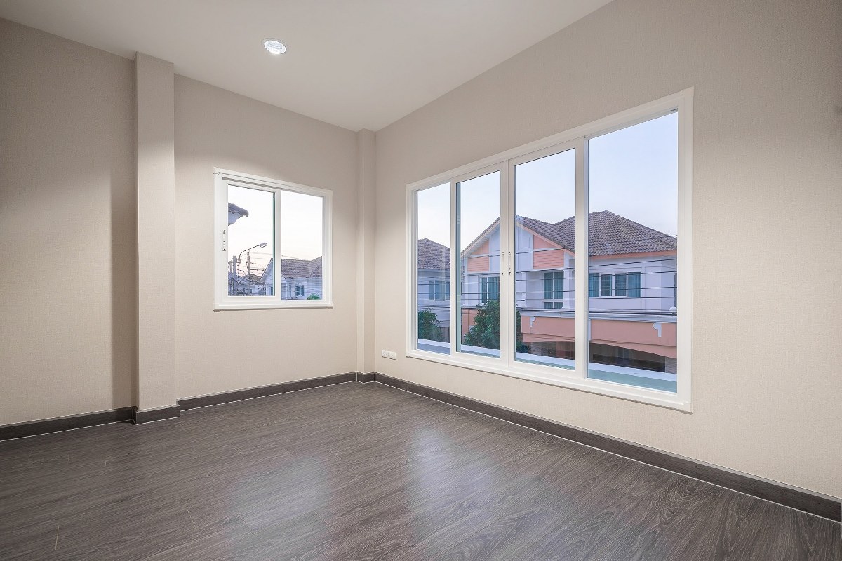 บ้านมือสองตกแต่งใหม่ ม.เพอร์เฟคเพลส ราชพฤกษ์-พระราม5 (เนื้อที่ 50.7 ตร.ว.) บ้านดีไซน์ทันสมัย หลังใหญ่พร้อมอยู่ ฟังก์ชั่น 3 ห้องนอน 3 ห้องน้ำ 2 ที่จอดรถ พร้อมพื้นที่ใช้สอยเกือบ 200 ตร.ม. กับที่สุดแห่งทำเลโซนเมือง ที่เชื่อมสู่หลายเส้นทาง หน้าโครงการติดถ.ราชพฤกษ์ เพียง 5 นาทีถึงวงเวียนพระรามห้า ใกล้รถไฟฟ้าสถานี "บางรักใหญ่" และห้างฯ ชั้นนำมากมาย