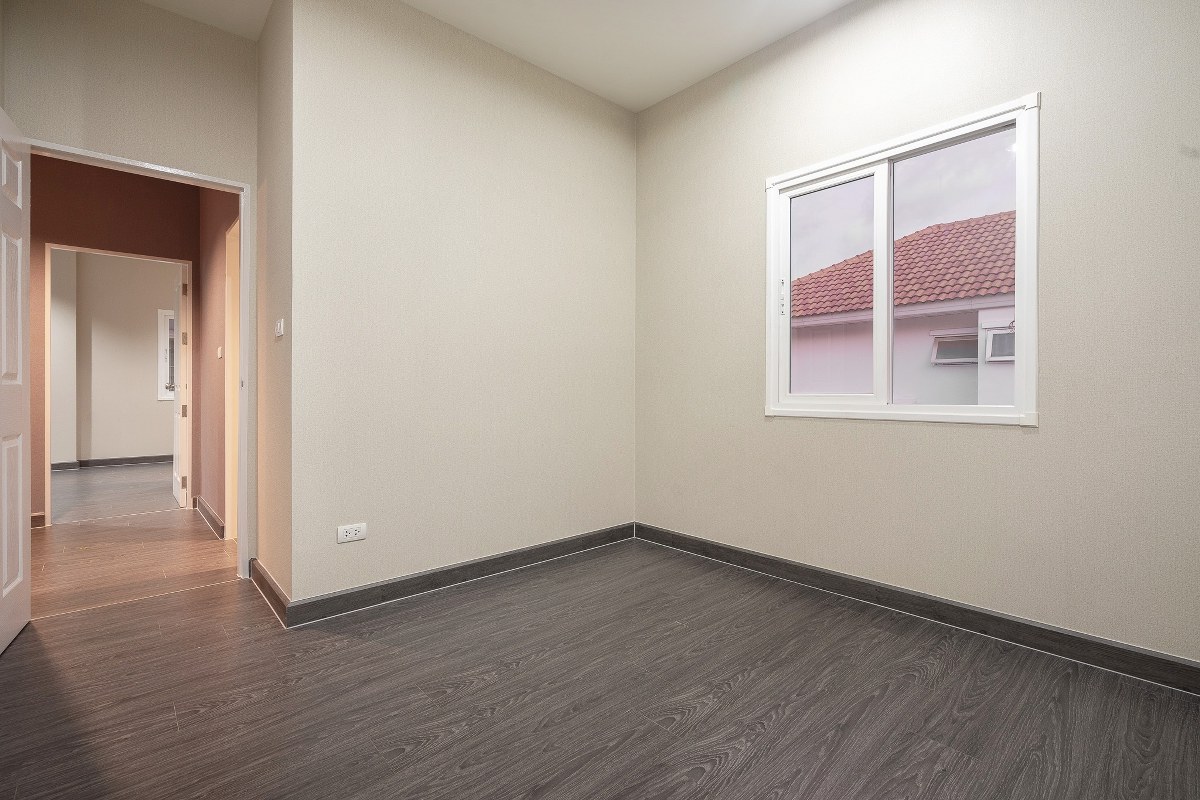 บ้านมือสองตกแต่งใหม่ ม.เพอร์เฟคเพลส ราชพฤกษ์-พระราม5 (เนื้อที่ 50.7 ตร.ว.) บ้านดีไซน์ทันสมัย หลังใหญ่พร้อมอยู่ ฟังก์ชั่น 3 ห้องนอน 3 ห้องน้ำ 2 ที่จอดรถ พร้อมพื้นที่ใช้สอยเกือบ 200 ตร.ม. กับที่สุดแห่งทำเลโซนเมือง ที่เชื่อมสู่หลายเส้นทาง หน้าโครงการติดถ.ราชพฤกษ์ เพียง 5 นาทีถึงวงเวียนพระรามห้า ใกล้รถไฟฟ้าสถานี "บางรักใหญ่" และห้างฯ ชั้นนำมากมาย