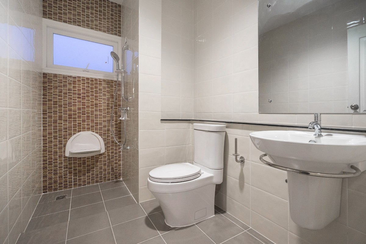 บ้านมือสองตกแต่งใหม่ ม.เพอร์เฟคเพลส ราชพฤกษ์-พระราม5 (เนื้อที่ 50.7 ตร.ว.) บ้านดีไซน์ทันสมัย หลังใหญ่พร้อมอยู่ ฟังก์ชั่น 3 ห้องนอน 3 ห้องน้ำ 2 ที่จอดรถ พร้อมพื้นที่ใช้สอยเกือบ 200 ตร.ม. กับที่สุดแห่งทำเลโซนเมือง ที่เชื่อมสู่หลายเส้นทาง หน้าโครงการติดถ.ราชพฤกษ์ เพียง 5 นาทีถึงวงเวียนพระรามห้า ใกล้รถไฟฟ้าสถานี "บางรักใหญ่" และห้างฯ ชั้นนำมากมาย