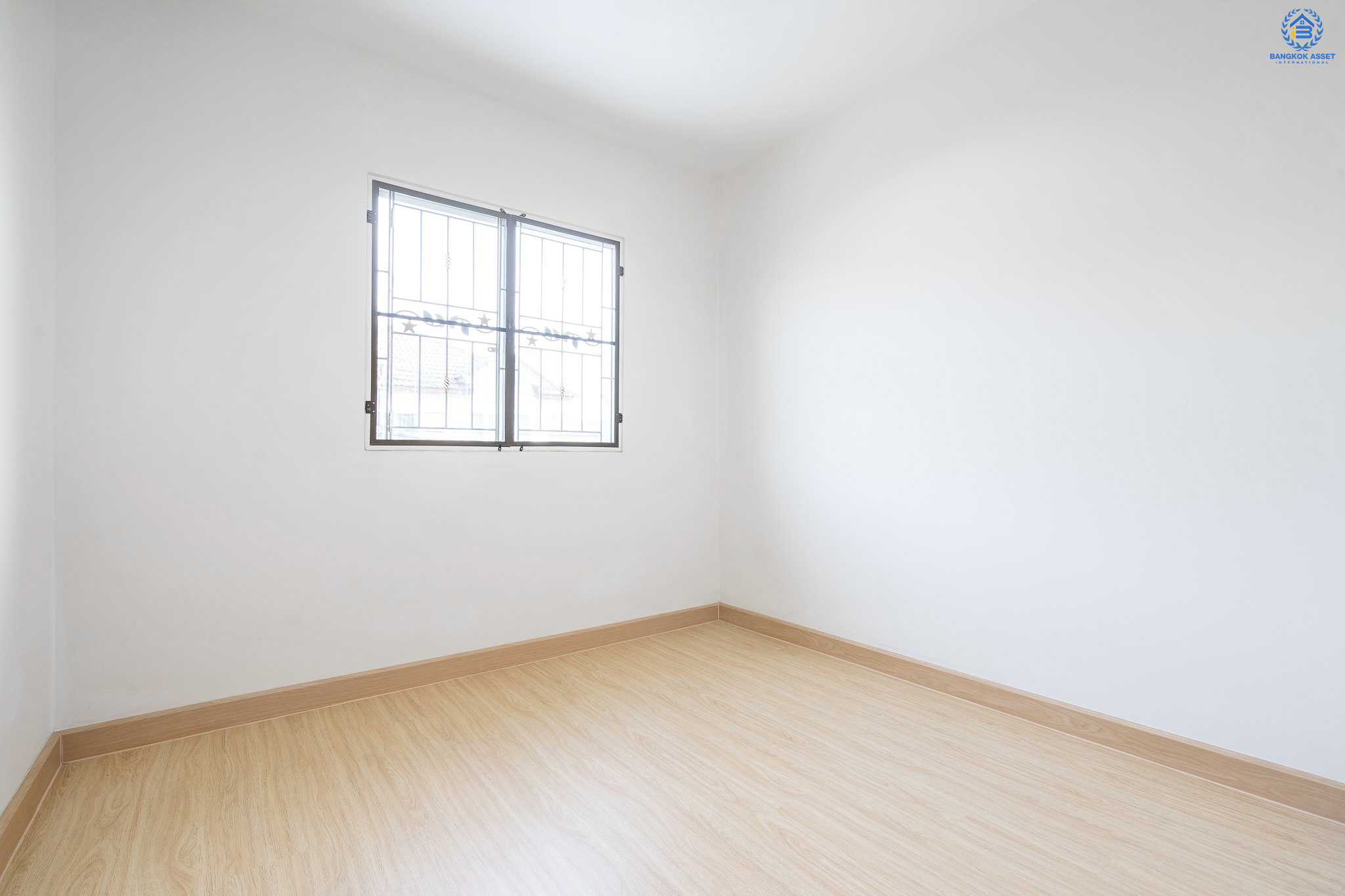 บ้านมือสองตกแต่งใหม่ ม.พฤกษาวิลล์19 ปิ่นเกล้า-วงแหวน บ้านหลังใหญ่พร้อมอยู่!! (เนื้อที่ 18.2 ตร.ว.) ฟังก์ชั่นครบดีไซน์ตอบโจทย์ผู้อยู่อาศัยจริง 3 นอน 2 น้ำ มีครัวเคาน์เตอร์+ที่จอดรถส่วนตัว พื้นที่ใช้สอยที่กว้างขวาง ตั้งอยู่บนทำเลเดินทางสะดวก เชื่อมต่อสู่ตัวเมืองด้วย ถ.กาญจนาภิเษก ใกล้เซ็นทรัลเวสต์เกต รถไฟฟ้า และจุดขึ้นทางด่วน "ศรีรัช"