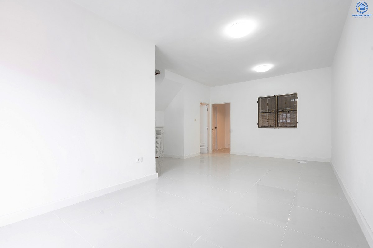 บ้านมือสองตกแต่งใหม่ ม.พฤกษาวิลล์19 ปิ่นเกล้า-วงแหวน บ้านหลังใหญ่พร้อมอยู่!! (เนื้อที่ 18.2 ตร.ว.) ฟังก์ชั่นครบดีไซน์ตอบโจทย์ผู้อยู่อาศัยจริง 3 นอน 2 น้ำ มีครัวเคาน์เตอร์+ที่จอดรถส่วนตัว พื้นที่ใช้สอยที่กว้างขวาง ตั้งอยู่บนทำเลเดินทางสะดวก เชื่อมต่อสู่ตัวเมืองด้วย ถ.กาญจนาภิเษก ใกล้เซ็นทรัลเวสต์เกต รถไฟฟ้า และจุดขึ้นทางด่วน "ศรีรัช"