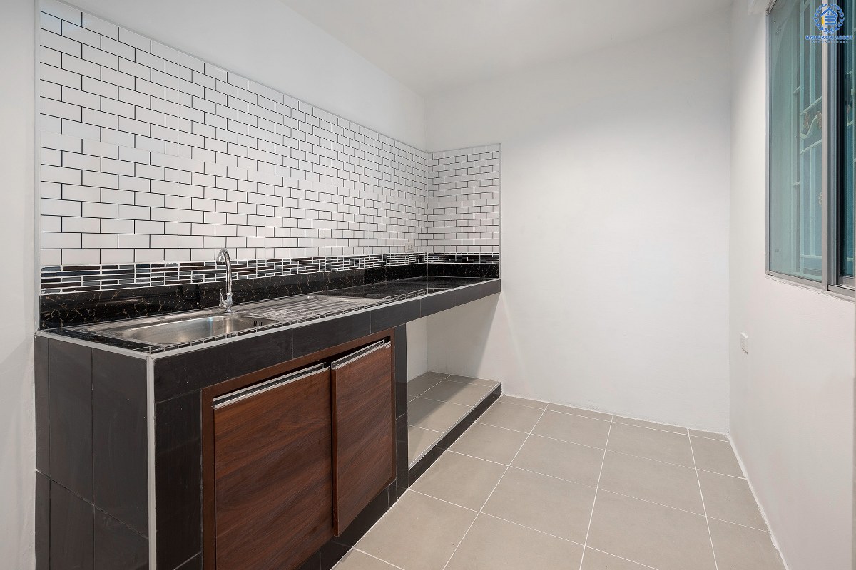 บ้านมือสองตกแต่งใหม่ ม.พฤกษาวิลล์19 ปิ่นเกล้า-วงแหวน บ้านหลังใหญ่พร้อมอยู่!! (เนื้อที่ 18.2 ตร.ว.) ฟังก์ชั่นครบดีไซน์ตอบโจทย์ผู้อยู่อาศัยจริง 3 นอน 2 น้ำ มีครัวเคาน์เตอร์+ที่จอดรถส่วนตัว พื้นที่ใช้สอยที่กว้างขวาง ตั้งอยู่บนทำเลเดินทางสะดวก เชื่อมต่อสู่ตัวเมืองด้วย ถ.กาญจนาภิเษก ใกล้เซ็นทรัลเวสต์เกต รถไฟฟ้า และจุดขึ้นทางด่วน "ศรีรัช"