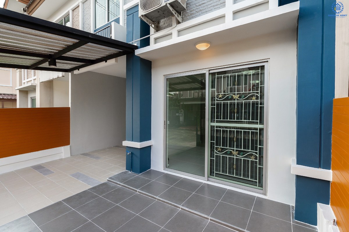 บ้านมือสองตกแต่งใหม่ ม.พฤกษาวิลล์19 ปิ่นเกล้า-วงแหวน บ้านหลังใหญ่พร้อมอยู่!! (เนื้อที่ 18.2 ตร.ว.) ฟังก์ชั่นครบดีไซน์ตอบโจทย์ผู้อยู่อาศัยจริง 3 นอน 2 น้ำ มีครัวเคาน์เตอร์+ที่จอดรถส่วนตัว พื้นที่ใช้สอยที่กว้างขวาง ตั้งอยู่บนทำเลเดินทางสะดวก เชื่อมต่อสู่ตัวเมืองด้วย ถ.กาญจนาภิเษก ใกล้เซ็นทรัลเวสต์เกต รถไฟฟ้า และจุดขึ้นทางด่วน "ศรีรัช"