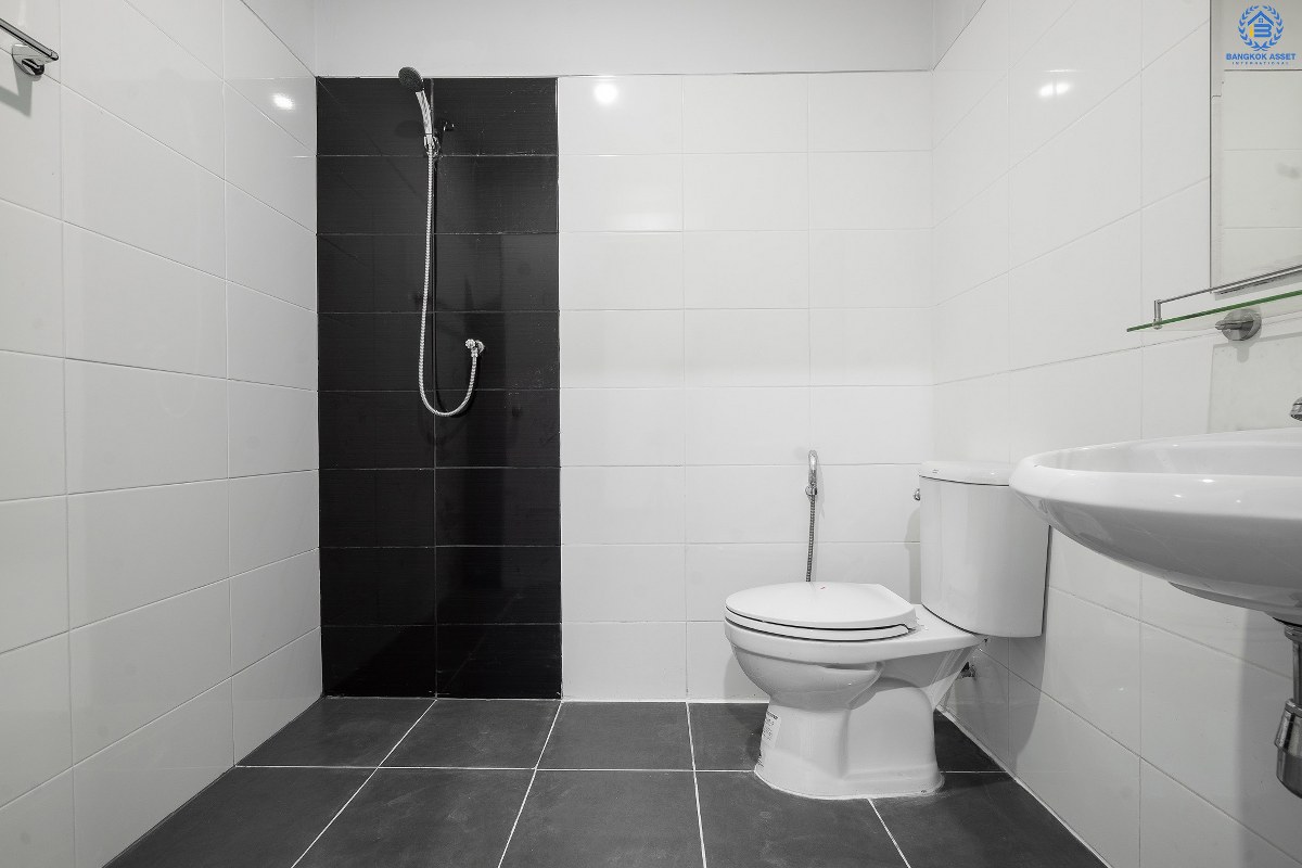 บ้านมือสองตกแต่งใหม่นนทบุรี ทำเลประชาราษฎร์! ราคาเพียง 2 ล้านต้นๆ  โครงการ นนท์วิลเลจ ติวานนท์-พระราม5 (ใกล้สะพานพระราม5) ที่สุดของความคุ้ม! กับบ้านพร้อมอยู่ ฟังก์ชั่นครบครัน พร้อมครัวเคาน์เตอร์ และที่จอดรถส่วนตัว บนสุดยอดทำเล! ที่เชื่อมสู่หลายเส้นทางได้อย่างรวดเร็ว *เพียง 4 นาทีถึงรถไฟฟ้าสถานี แยกติวานนท์ ใกล้จุดขึ้นทางด่วน "พระราม7"