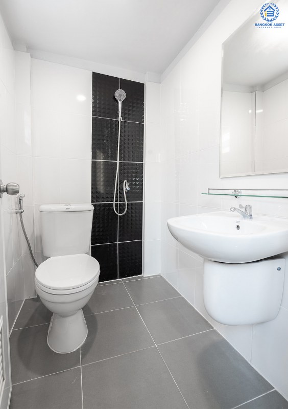 บ้านมือสองตกแต่งใหม่ ห้องมุม! ม.เรืองนคร บางกรวย-ไทรน้อย ถนนเมน ตัวบ้านอยู่ต้นโครงการ (หน้ากว้าง 5 เมตร) เนื้อที่ 18.8 ตร.ว. ฟังก์ชั่นครบครัน พร้อมอยู่อาศัย บนทำเลเดินทางสะดวก หน้าโครงการติดถนนใหญ่ เชื่อมต่อ ถ.รัตนาธิเบศร์ และถ.ชัยพฤกษ์ เพียง 5 นาทีถึงรถไฟฟ้า "สถานีบางพลู" ใกล้เซ็นทรัลเวสต์เกต ,เซ็นทรัลรัตนาธิเบศร์ และอื่นๆ อีกมากมาย