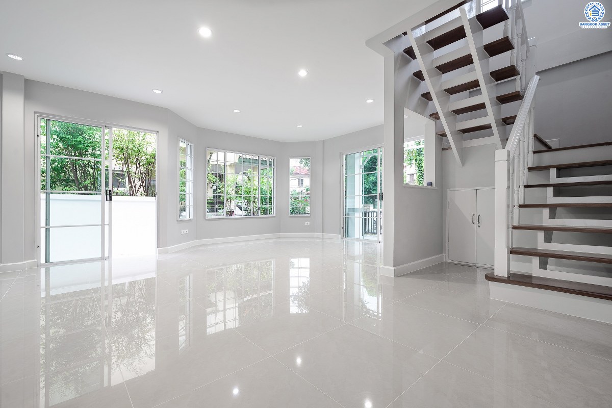 บ้านมือสองตกแต่งใหม่ คุณภาพ L&H โครงการ ชลลดา วงแหวน-รัตนาธิเบศร์ โซนใกล้ทะเลสาบ ตกแต่งสวยสไตล์อบอุ่น เนื้อที่ 53.6 ตร.ว. พร้อมอยู่! ฟังก์ชั่น 3 ห้องนอน 2 ห้องน้ำ รองรับครอบครัวใหญ่ สิ่งอำนวยความสะดวกภายในโครงการครบครัน บนทำเลศักยภาพ ติดถนนใหญ่ ใกล้ถ.กาญจนาภิเษก เพียง 10 นาทีถึงรถไฟฟ้าสถานีคลองบางไผ่