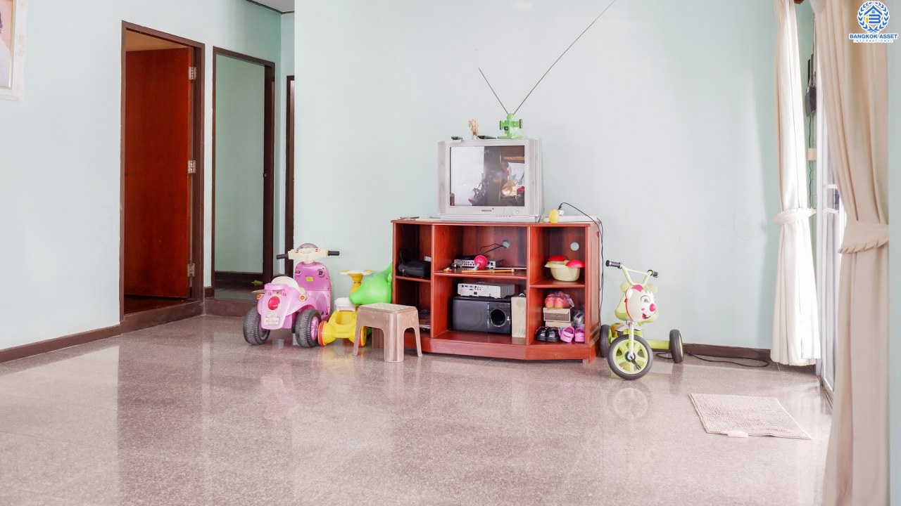 บ้านเดี่ยวมือสองนนทบุรี เนื้อที่ 44 ตร.ว. โครงการ กฤษดานคร ติดถนนแจ้งวัฒนะ ห่างจากเซ็นทรัลฯ เพียง 900 เมตร สุดคุ้ม! กับบ้านพร้อมอยู่ ฟังก์ชั่น 3นอน 2น้ำ แถมแอร์ 3 เครื่อง บนทำเลหายาก รองรับรถไฟฟ้าสายสีชมพู ใกล้ทางด่วน และเมืองทองธานี ...เปิดจองแล้ววันนี้