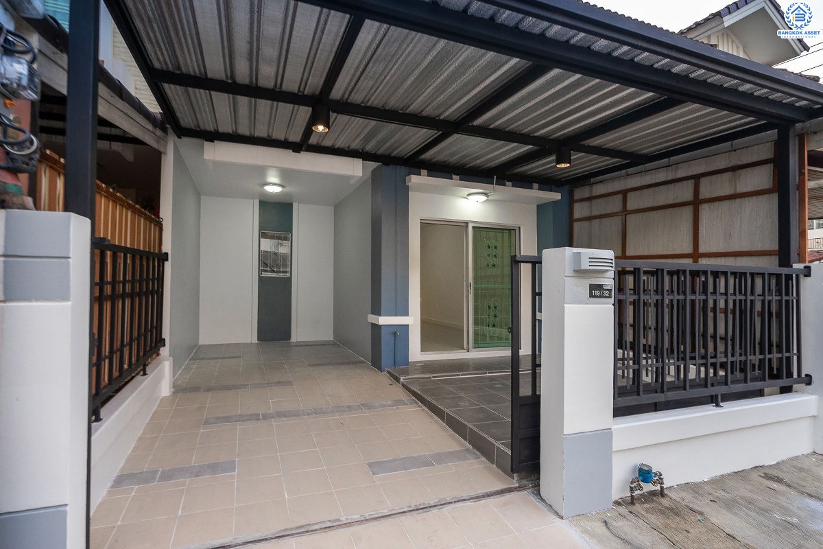 บ้านมือสองตกแต่งใหม่ ม.พฤกษาวิลล์19 ปิ่นเกล้า-วงแหวน ฟังก์ชั่นครบ ดีไซน์ตอบโจทย์คนรุ่นใหม่!! เนื้อที่ 19.7 ตร.ว. 3นอน 2น้ำ มีครัวเคาน์เตอร์+ที่จอดรถส่วนตัว พื้นที่ใช้สอยที่กว้างขวาง ตั้งอยู่บนทำเลเดินทางสะดวก เชื่อมต่อสู่ตัวเมืองด้วย ถ.กาญจนาภิเษก ใกล้เซ็นทรัลเวสต์เกต รถไฟฟ้า และจุดขึ้นทางด่วน "ศรีรัช"