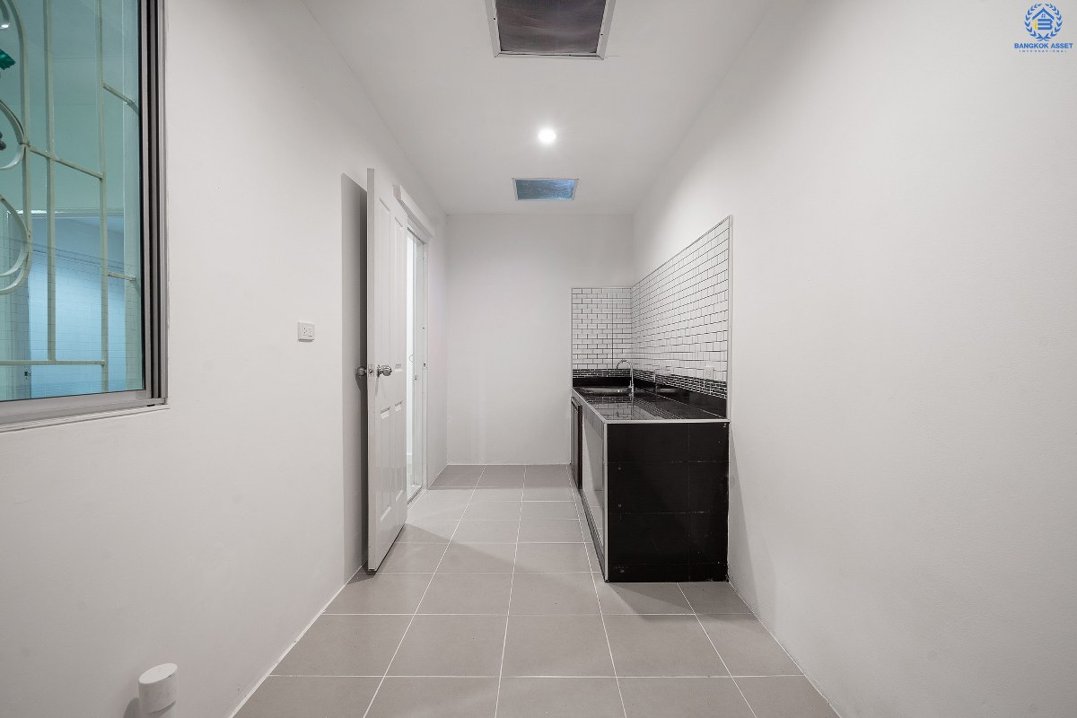 บ้านมือสองตกแต่งใหม่ ม.พฤกษาวิลล์19 ปิ่นเกล้า-วงแหวน ฟังก์ชั่นครบ ดีไซน์ตอบโจทย์คนรุ่นใหม่!! เนื้อที่ 19.7 ตร.ว. 3นอน 2น้ำ มีครัวเคาน์เตอร์+ที่จอดรถส่วนตัว พื้นที่ใช้สอยที่กว้างขวาง ตั้งอยู่บนทำเลเดินทางสะดวก เชื่อมต่อสู่ตัวเมืองด้วย ถ.กาญจนาภิเษก ใกล้เซ็นทรัลเวสต์เกต รถไฟฟ้า และจุดขึ้นทางด่วน "ศรีรัช"