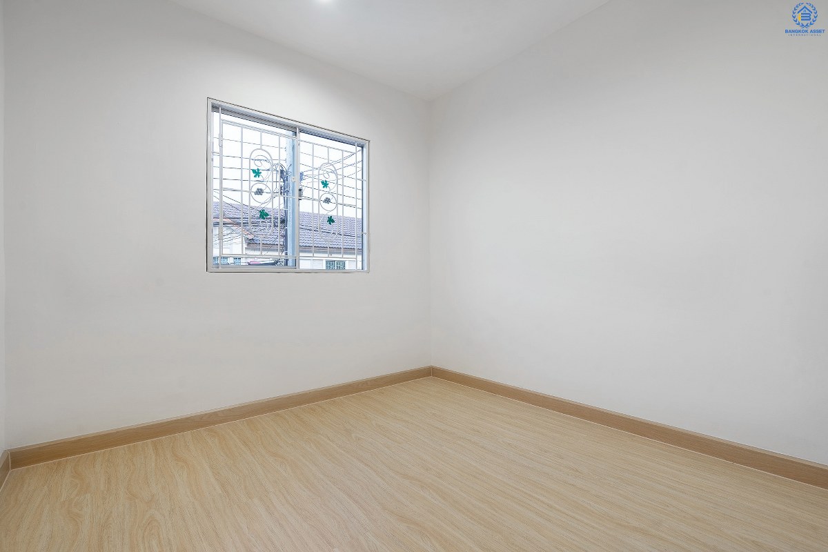 บ้านมือสองตกแต่งใหม่ ม.พฤกษาวิลล์19 ปิ่นเกล้า-วงแหวน ฟังก์ชั่นครบ ดีไซน์ตอบโจทย์คนรุ่นใหม่!! เนื้อที่ 19.7 ตร.ว. 3นอน 2น้ำ มีครัวเคาน์เตอร์+ที่จอดรถส่วนตัว พื้นที่ใช้สอยที่กว้างขวาง ตั้งอยู่บนทำเลเดินทางสะดวก เชื่อมต่อสู่ตัวเมืองด้วย ถ.กาญจนาภิเษก ใกล้เซ็นทรัลเวสต์เกต รถไฟฟ้า และจุดขึ้นทางด่วน "ศรีรัช"