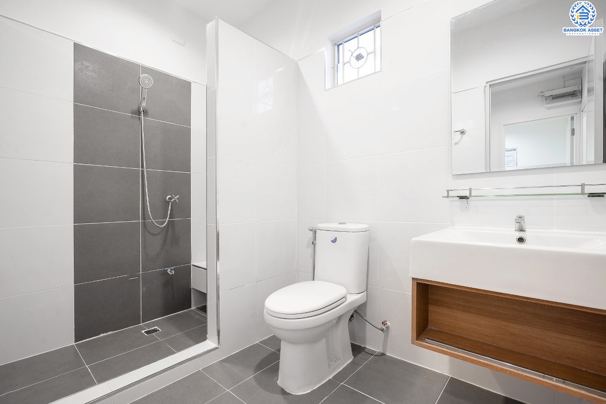 บ้านมือสองตกแต่งใหม่ ม.พฤกษาวิลล์19 ปิ่นเกล้า-วงแหวน ฟังก์ชั่นครบ ดีไซน์ตอบโจทย์คนรุ่นใหม่!! เนื้อที่ 19.7 ตร.ว. 3นอน 2น้ำ มีครัวเคาน์เตอร์+ที่จอดรถส่วนตัว พื้นที่ใช้สอยที่กว้างขวาง ตั้งอยู่บนทำเลเดินทางสะดวก เชื่อมต่อสู่ตัวเมืองด้วย ถ.กาญจนาภิเษก ใกล้เซ็นทรัลเวสต์เกต รถไฟฟ้า และจุดขึ้นทางด่วน "ศรีรัช"