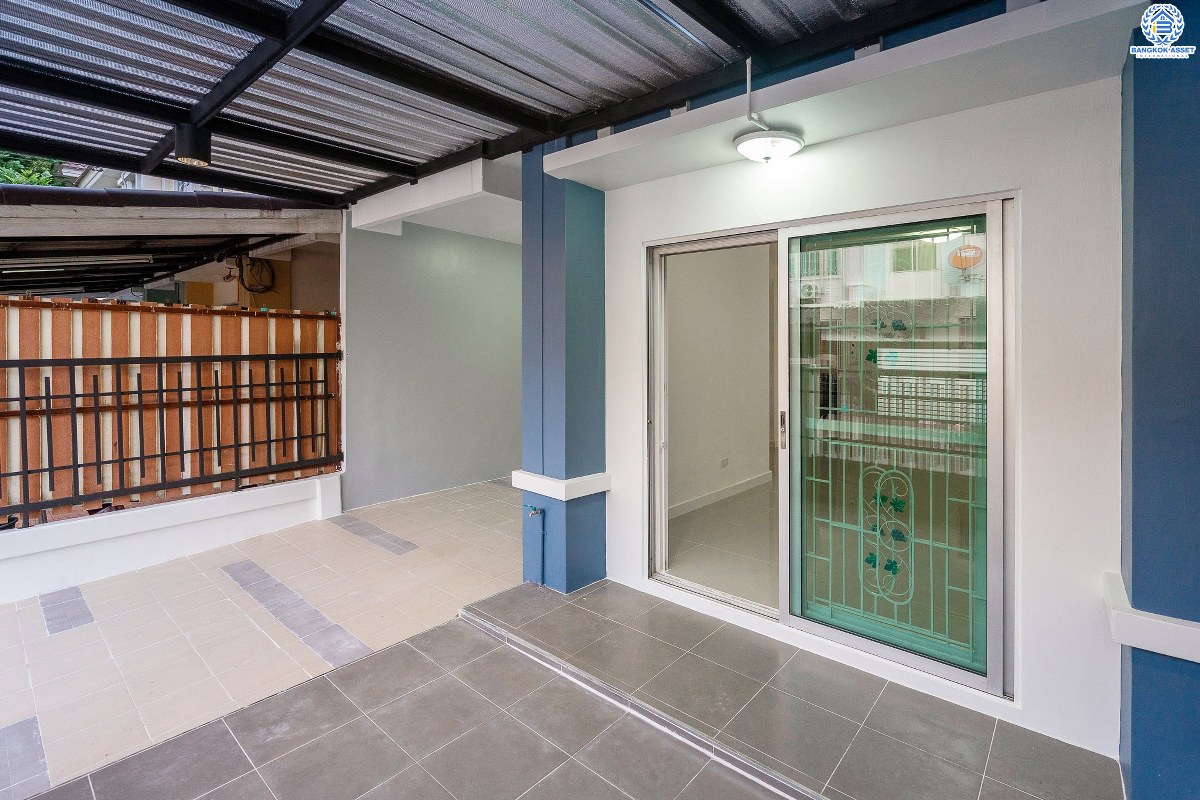 บ้านมือสองตกแต่งใหม่ ม.พฤกษาวิลล์19 ปิ่นเกล้า-วงแหวน ฟังก์ชั่นครบ ดีไซน์ตอบโจทย์คนรุ่นใหม่!! เนื้อที่ 19.7 ตร.ว. 3นอน 2น้ำ มีครัวเคาน์เตอร์+ที่จอดรถส่วนตัว พื้นที่ใช้สอยที่กว้างขวาง ตั้งอยู่บนทำเลเดินทางสะดวก เชื่อมต่อสู่ตัวเมืองด้วย ถ.กาญจนาภิเษก ใกล้เซ็นทรัลเวสต์เกต รถไฟฟ้า และจุดขึ้นทางด่วน "ศรีรัช"