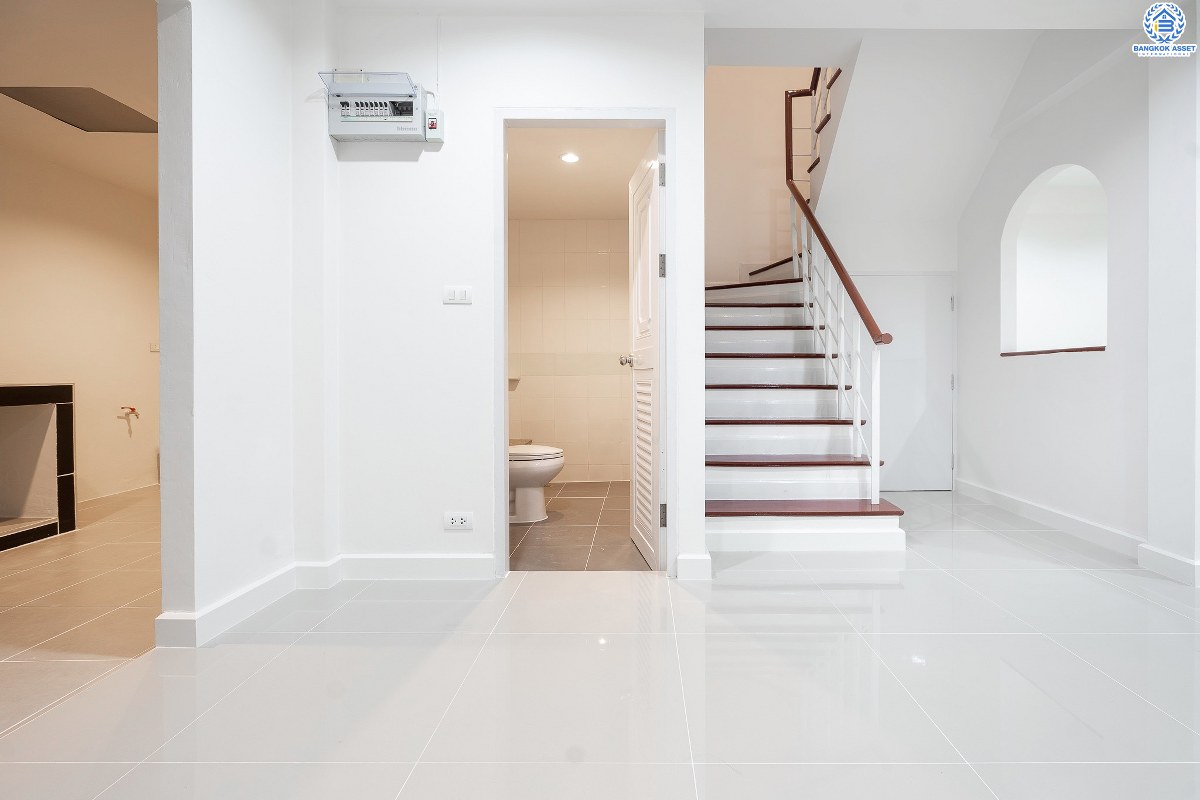 บ้านมือสองตกแต่งใหม่ ห้องมุม! ม.ศุภาลัยวิลล์ ปิ่นเกล้า-วงแหวน (ซ.วัดส้มเกลี้ยง) บ้านหลังใหญ่ เนื้อที่ 23.5 ตร.ว. ฟังก์ชั่น 3 ห้องนอน 2 ห้องน้ำ ตกแต่งพร้อมอยู่ ครบครันทุกการอยู่อาศัย บนทำเลสุดสะดวก เข้า-ออกได้หลายเส้นทาง ใกล้เซ็นทรัลเวสต์เกต และทางด่วน "กาญจนาภิเษก"