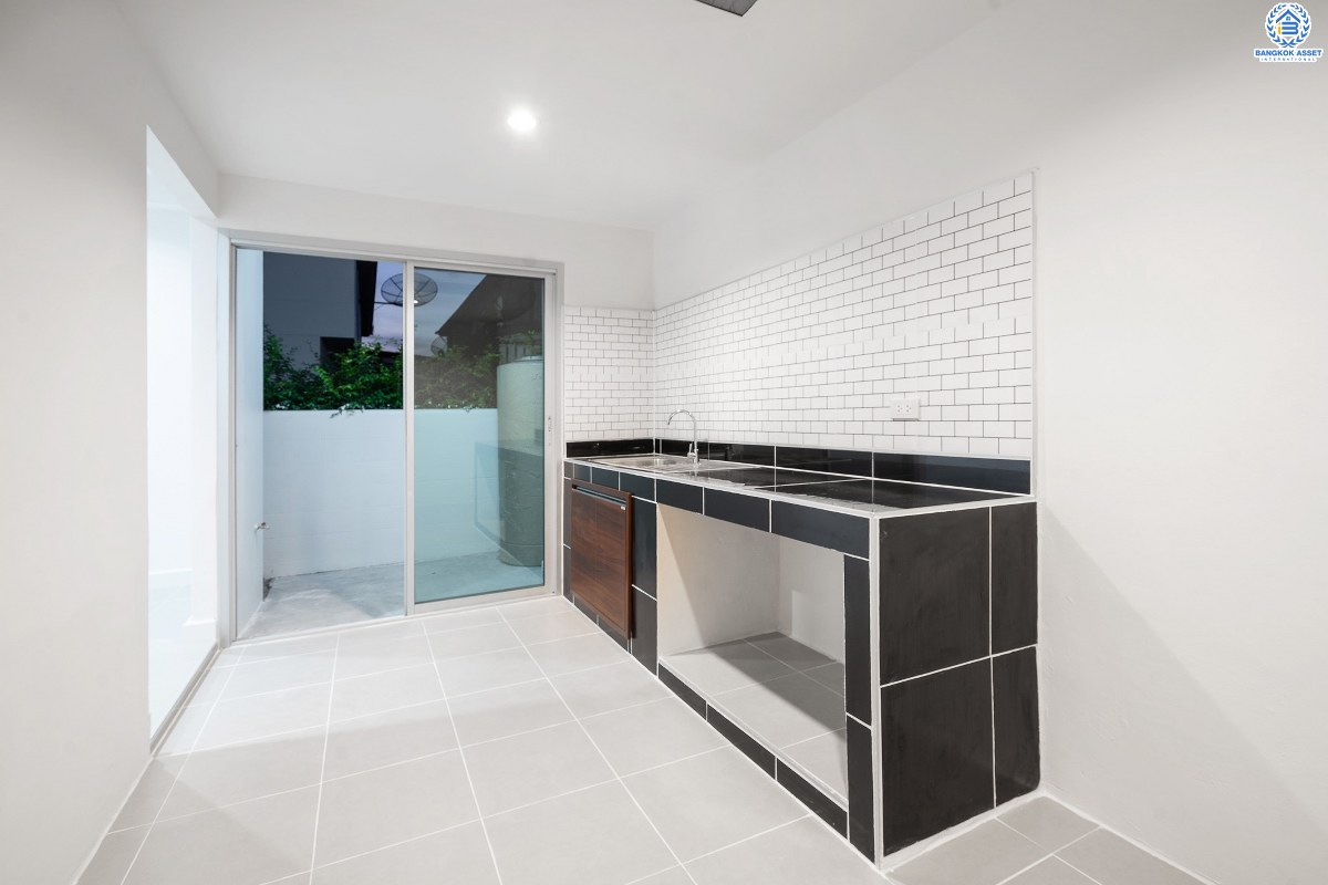 บ้านมือสองตกแต่งใหม่ ห้องมุม! ม.ศุภาลัยวิลล์ ปิ่นเกล้า-วงแหวน (ซ.วัดส้มเกลี้ยง) บ้านหลังใหญ่ เนื้อที่ 23.5 ตร.ว. ฟังก์ชั่น 3 ห้องนอน 2 ห้องน้ำ ตกแต่งพร้อมอยู่ ครบครันทุกการอยู่อาศัย บนทำเลสุดสะดวก เข้า-ออกได้หลายเส้นทาง ใกล้เซ็นทรัลเวสต์เกต และทางด่วน "กาญจนาภิเษก"