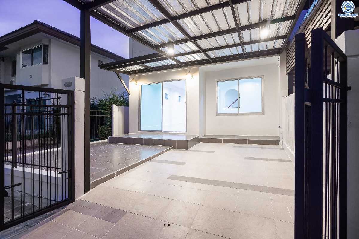 บ้านมือสองตกแต่งใหม่ ห้องมุม! ม.ศุภาลัยวิลล์ ปิ่นเกล้า-วงแหวน (ซ.วัดส้มเกลี้ยง) บ้านหลังใหญ่ เนื้อที่ 23.5 ตร.ว. ฟังก์ชั่น 3 ห้องนอน 2 ห้องน้ำ ตกแต่งพร้อมอยู่ ครบครันทุกการอยู่อาศัย บนทำเลสุดสะดวก เข้า-ออกได้หลายเส้นทาง ใกล้เซ็นทรัลเวสต์เกต และทางด่วน "กาญจนาภิเษก"