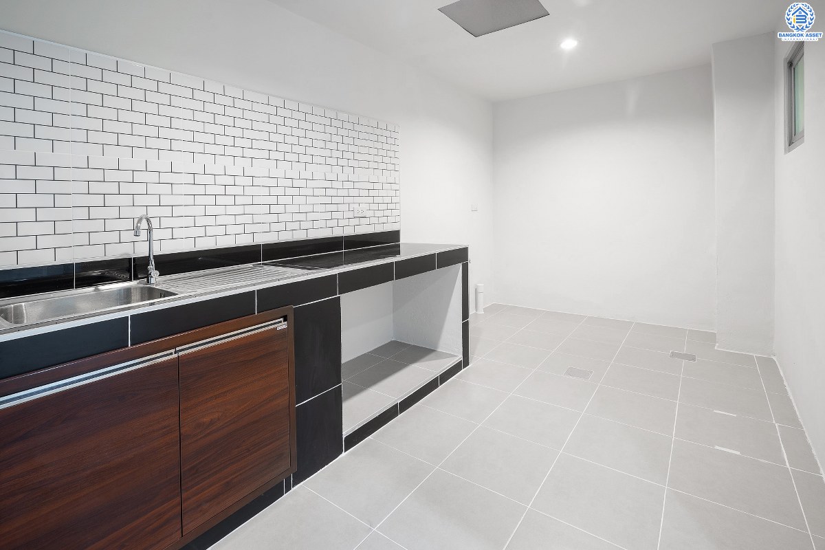 บ้านมือสองตกแต่งใหม่ ห้องมุม! ม.ศุภาลัยวิลล์ ปิ่นเกล้า-วงแหวน (ซ.วัดส้มเกลี้ยง) บ้านหลังใหญ่ เนื้อที่ 23.5 ตร.ว. ฟังก์ชั่น 3 ห้องนอน 2 ห้องน้ำ ตกแต่งพร้อมอยู่ ครบครันทุกการอยู่อาศัย บนทำเลสุดสะดวก เข้า-ออกได้หลายเส้นทาง ใกล้เซ็นทรัลเวสต์เกต และทางด่วน "กาญจนาภิเษก"