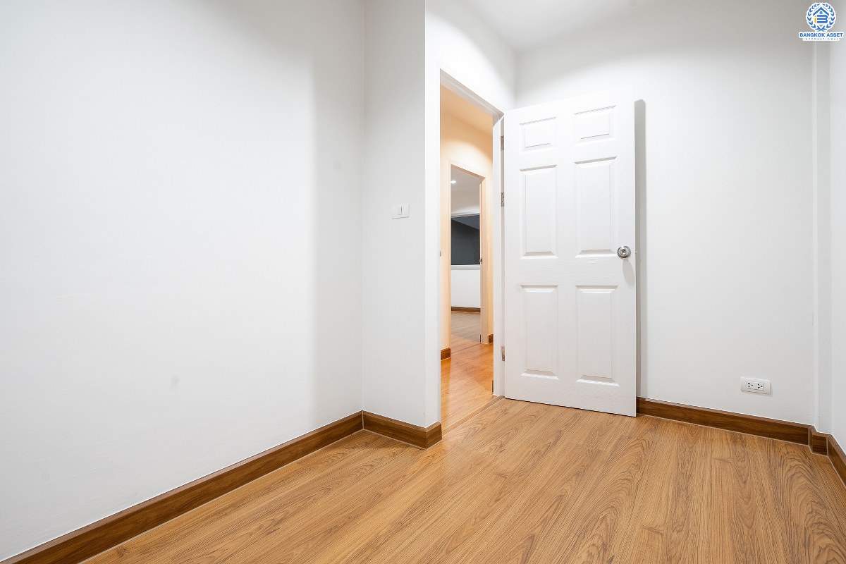 บ้านมือสองตกแต่งใหม่ ห้องมุม! ม.ศุภาลัยวิลล์ ปิ่นเกล้า-วงแหวน (ซ.วัดส้มเกลี้ยง) บ้านหลังใหญ่ เนื้อที่ 23.5 ตร.ว. ฟังก์ชั่น 3 ห้องนอน 2 ห้องน้ำ ตกแต่งพร้อมอยู่ ครบครันทุกการอยู่อาศัย บนทำเลสุดสะดวก เข้า-ออกได้หลายเส้นทาง ใกล้เซ็นทรัลเวสต์เกต และทางด่วน "กาญจนาภิเษก"