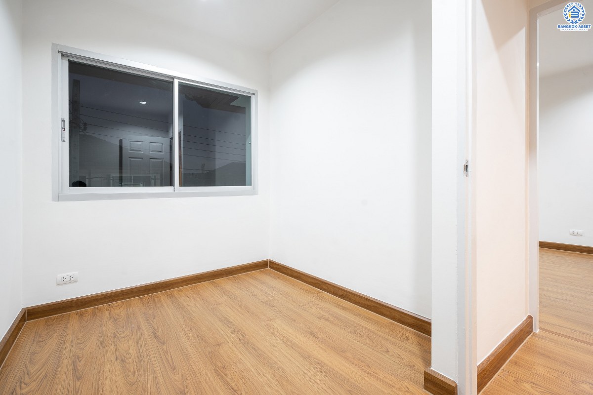 บ้านมือสองตกแต่งใหม่ ห้องมุม! ม.ศุภาลัยวิลล์ ปิ่นเกล้า-วงแหวน (ซ.วัดส้มเกลี้ยง) บ้านหลังใหญ่ เนื้อที่ 23.5 ตร.ว. ฟังก์ชั่น 3 ห้องนอน 2 ห้องน้ำ ตกแต่งพร้อมอยู่ ครบครันทุกการอยู่อาศัย บนทำเลสุดสะดวก เข้า-ออกได้หลายเส้นทาง ใกล้เซ็นทรัลเวสต์เกต และทางด่วน "กาญจนาภิเษก"