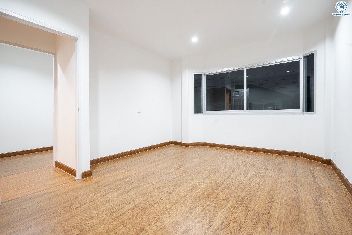 บ้านมือสองตกแต่งใหม่ ห้องมุม! ม.ศุภาลัยวิลล์ ปิ่นเกล้า-วงแหวน (ซ.วัดส้มเกลี้ยง) บ้านหลังใหญ่ เนื้อที่ 23.5 ตร.ว. ฟังก์ชั่น 3 ห้องนอน 2 ห้องน้ำ ตกแต่งพร้อมอยู่ ครบครันทุกการอยู่อาศัย บนทำเลสุดสะดวก เข้า-ออกได้หลายเส้นทาง ใกล้เซ็นทรัลเวสต์เกต และทางด่วน "กาญจนาภิเษก"