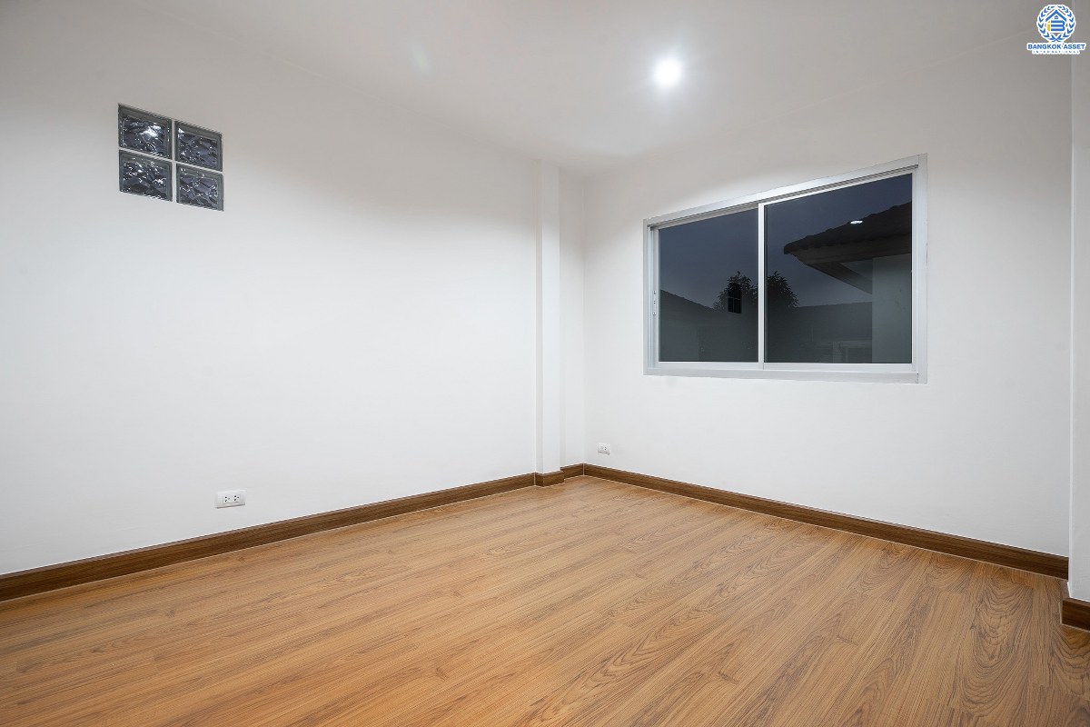 บ้านมือสองตกแต่งใหม่ ห้องมุม! ม.ศุภาลัยวิลล์ ปิ่นเกล้า-วงแหวน (ซ.วัดส้มเกลี้ยง) บ้านหลังใหญ่ เนื้อที่ 23.5 ตร.ว. ฟังก์ชั่น 3 ห้องนอน 2 ห้องน้ำ ตกแต่งพร้อมอยู่ ครบครันทุกการอยู่อาศัย บนทำเลสุดสะดวก เข้า-ออกได้หลายเส้นทาง ใกล้เซ็นทรัลเวสต์เกต และทางด่วน "กาญจนาภิเษก"