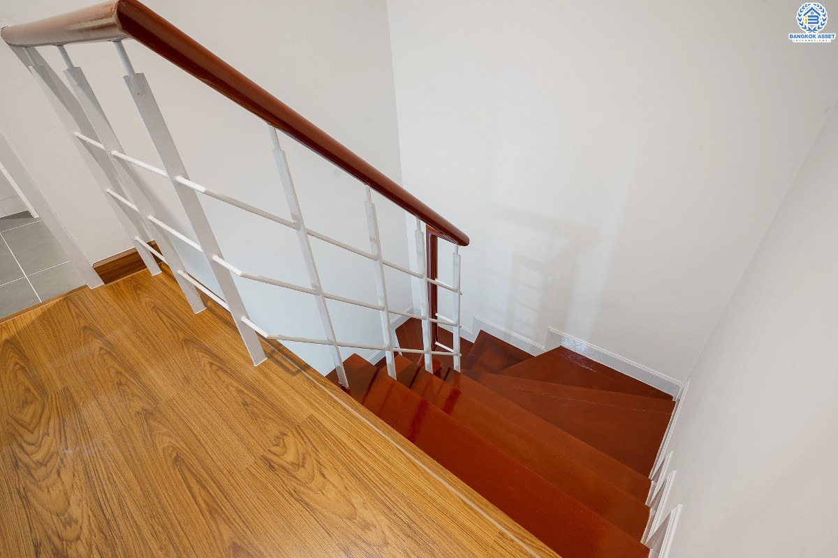 บ้านมือสองตกแต่งใหม่ ห้องมุม! ม.ศุภาลัยวิลล์ ปิ่นเกล้า-วงแหวน (ซ.วัดส้มเกลี้ยง) บ้านหลังใหญ่ เนื้อที่ 23.5 ตร.ว. ฟังก์ชั่น 3 ห้องนอน 2 ห้องน้ำ ตกแต่งพร้อมอยู่ ครบครันทุกการอยู่อาศัย บนทำเลสุดสะดวก เข้า-ออกได้หลายเส้นทาง ใกล้เซ็นทรัลเวสต์เกต และทางด่วน "กาญจนาภิเษก"