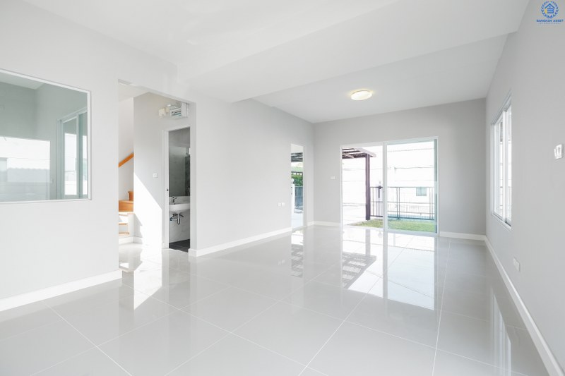 บ้านมือสองตกแต่งใหม่ ม.พฤกษ์ลดา2 (บางใหญ่-เซ็นทรัลเวสต์เกต) บ้านเดี่ยวคุณภาพแบรนด์ L&H หน้าบ้านไม่ชนใคร ตกแต่งพร้อมอยู่! ดีไซน์ที่ลงตัว พื้นที่กว้างขวาง สามารถรองรับกับทุกความสุขได้อย่างจุใจ ฟังก์ชั่น 3นอน 2น้ำ 2ที่จอดรถในร่ม พร้อมคุณภาพชีวิตที่เหนือกว่า บนเส้นทางสายหลัก "กาญจนาภิเษก" ใกล้เซ็นทรัลเวสต์เกต และรถไฟฟ้าสถานี "คลองบางไผ่"