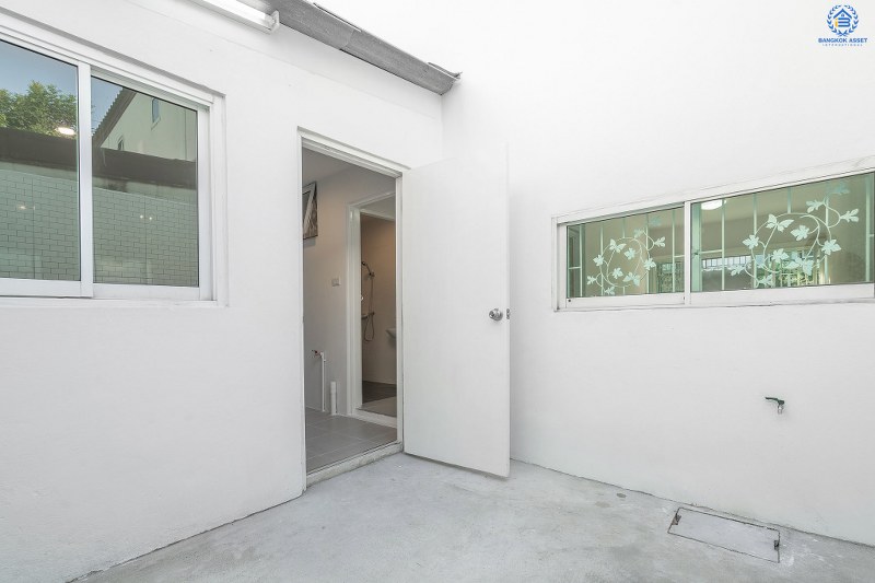 บ้านมือสองตกแต่งใหม่ ม.เดอะคัลเลอร์ ติวานนท์-แจ้งวัฒนะ ตรงข้ามตลาดดวงแก้ว สุดคุ้ม! กับบ้านพร้อมอยู่ เนื้อที่ 17.5 ตร.ว. ดีไซน์ทันสมัย ภายในกว้างขวาง ฟังก์ชั่นครบ! 3นอน 2น้ำ มีครัวเคาน์เตอร์+แอร์ 1 เครื่อง หน้าโครงการติดถ.ติวานนท์ ใกล้รถไฟฟ้าสายสีชมพู ,เมืองทองธานี และจุดขึ้นทางด่วน "แจ้งวัฒนะ"