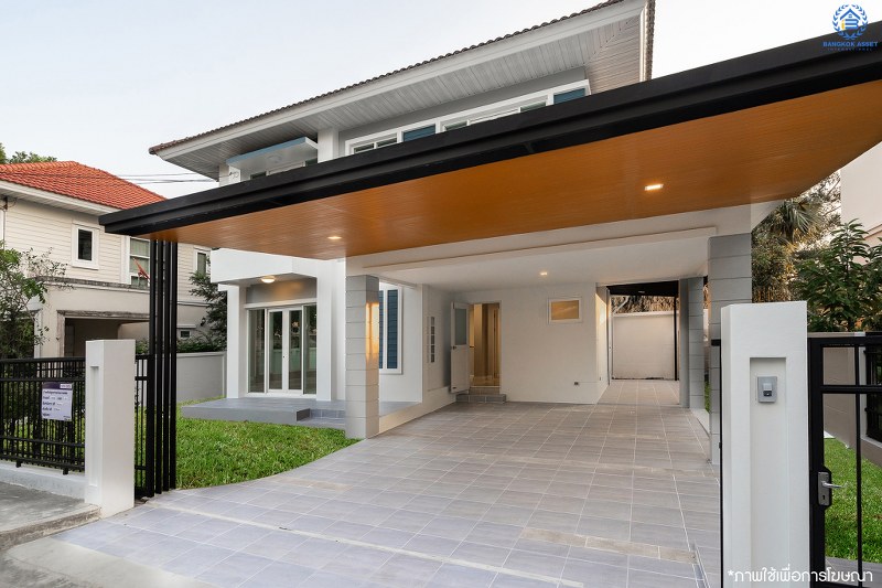 บ้านมือสองตกแต่งใหม่ ม.เพอร์เฟคเพลส รัตนาธิเบศร์ (เนื้อที่ 53 ตร.ว.) บ้านดีไซน์ทันสมัย หลังใหญ่พร้อมอยู่ ฟังก์ชั่น 3 ห้องนอน 3 ห้องน้ำ 2 ที่จอดรถ ภายในโปร่งโล่งสบาย กับที่สุดแห่งทำเลโซนเมือง ที่เชื่อมสู่หลายเส้นทาง หน้าโครงการติดถ.รัตนาธิเบศร์ เพียง 400 เมตร ถึงรถไฟฟ้าสถานี "ไทรม้า"