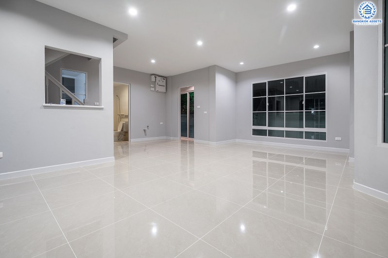 บ้านมือสองตกแต่งใหม่ สไตล์อบอุ่น โครงการ ชลลดา บางใหญ่-เซ็นทรัลเวสต์เกต (ซ.วัดลาดปลาดุก) บ้านพร้อมอยู่ คุณภาพ L&H เนื้อที่ 54.3 ตร.ว. ฟังก์ชั่น 3นอน 2น้ำ พื้นที่ใช้สอยเกือบ 200 ตร.ม. สิ่งอำนวยความสะดวกภายในโครงการครบครัน บนทำเลศักยภาพ ติดถนนใหญ่ ใกล้ถ.กาญจนาภิเษก เพียง 10 นาทีถึงรถไฟฟ้า "สถานีคลองบางไผ่"