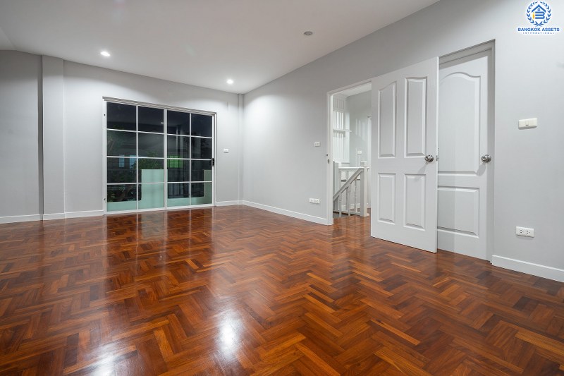 บ้านมือสองตกแต่งใหม่ สไตล์อบอุ่น โครงการ ชลลดา บางใหญ่-เซ็นทรัลเวสต์เกต (ซ.วัดลาดปลาดุก) บ้านพร้อมอยู่ คุณภาพ L&H เนื้อที่ 54.3 ตร.ว. ฟังก์ชั่น 3นอน 2น้ำ พื้นที่ใช้สอยเกือบ 200 ตร.ม. สิ่งอำนวยความสะดวกภายในโครงการครบครัน บนทำเลศักยภาพ ติดถนนใหญ่ ใกล้ถ.กาญจนาภิเษก เพียง 10 นาทีถึงรถไฟฟ้า "สถานีคลองบางไผ่"