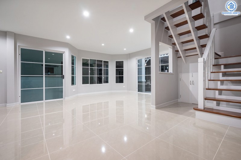 บ้านมือสองตกแต่งใหม่ สไตล์อบอุ่น โครงการ ชลลดา บางใหญ่-เซ็นทรัลเวสต์เกต (ซ.วัดลาดปลาดุก) บ้านพร้อมอยู่ คุณภาพ L&H เนื้อที่ 54.3 ตร.ว. ฟังก์ชั่น 3นอน 2น้ำ พื้นที่ใช้สอยเกือบ 200 ตร.ม. สิ่งอำนวยความสะดวกภายในโครงการครบครัน บนทำเลศักยภาพ ติดถนนใหญ่ ใกล้ถ.กาญจนาภิเษก เพียง 10 นาทีถึงรถไฟฟ้า "สถานีคลองบางไผ่"