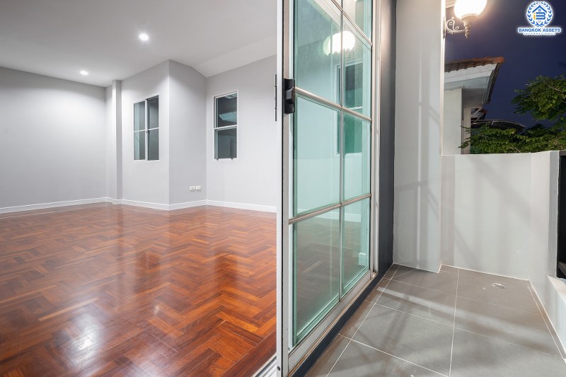 บ้านมือสองตกแต่งใหม่ สไตล์อบอุ่น โครงการ ชลลดา บางใหญ่-เซ็นทรัลเวสต์เกต (ซ.วัดลาดปลาดุก) บ้านพร้อมอยู่ คุณภาพ L&H เนื้อที่ 54.3 ตร.ว. ฟังก์ชั่น 3นอน 2น้ำ พื้นที่ใช้สอยเกือบ 200 ตร.ม. สิ่งอำนวยความสะดวกภายในโครงการครบครัน บนทำเลศักยภาพ ติดถนนใหญ่ ใกล้ถ.กาญจนาภิเษก เพียง 10 นาทีถึงรถไฟฟ้า "สถานีคลองบางไผ่"