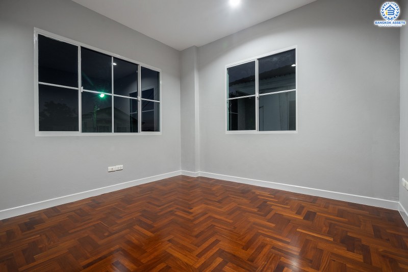 บ้านมือสองตกแต่งใหม่ สไตล์อบอุ่น โครงการ ชลลดา บางใหญ่-เซ็นทรัลเวสต์เกต (ซ.วัดลาดปลาดุก) บ้านพร้อมอยู่ คุณภาพ L&H เนื้อที่ 54.3 ตร.ว. ฟังก์ชั่น 3นอน 2น้ำ พื้นที่ใช้สอยเกือบ 200 ตร.ม. สิ่งอำนวยความสะดวกภายในโครงการครบครัน บนทำเลศักยภาพ ติดถนนใหญ่ ใกล้ถ.กาญจนาภิเษก เพียง 10 นาทีถึงรถไฟฟ้า "สถานีคลองบางไผ่"