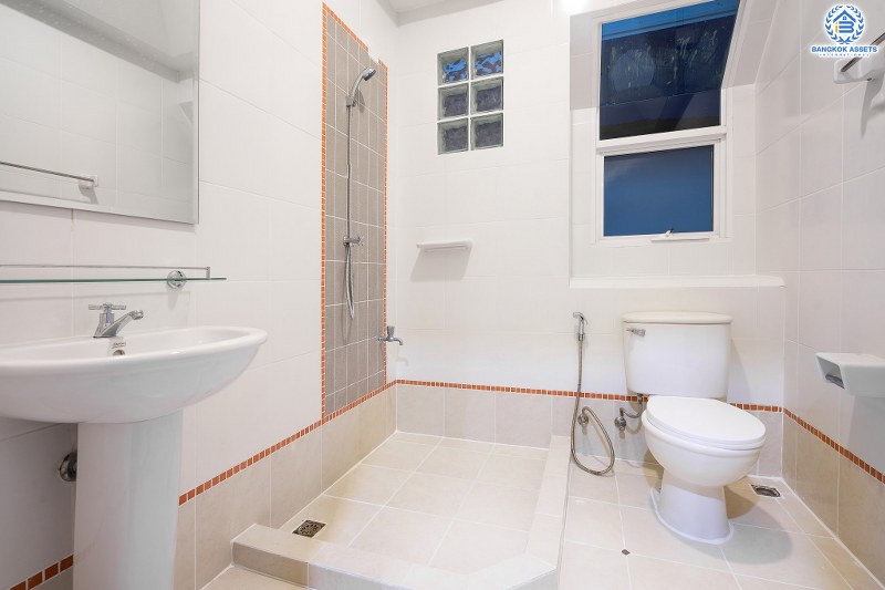 บ้านมือสองตกแต่งใหม่ สไตล์อบอุ่น โครงการ ชลลดา บางใหญ่-เซ็นทรัลเวสต์เกต (ซ.วัดลาดปลาดุก) บ้านพร้อมอยู่ คุณภาพ L&H เนื้อที่ 54.3 ตร.ว. ฟังก์ชั่น 3นอน 2น้ำ พื้นที่ใช้สอยเกือบ 200 ตร.ม. สิ่งอำนวยความสะดวกภายในโครงการครบครัน บนทำเลศักยภาพ ติดถนนใหญ่ ใกล้ถ.กาญจนาภิเษก เพียง 10 นาทีถึงรถไฟฟ้า "สถานีคลองบางไผ่"