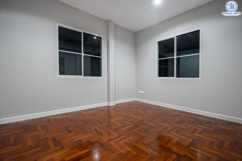 บ้านมือสองตกแต่งใหม่ สไตล์อบอุ่น โครงการ ชลลดา บางใหญ่-เซ็นทรัลเวสต์เกต (ซ.วัดลาดปลาดุก) บ้านพร้อมอยู่ คุณภาพ L&H เนื้อที่ 54.3 ตร.ว. ฟังก์ชั่น 3นอน 2น้ำ พื้นที่ใช้สอยเกือบ 200 ตร.ม. สิ่งอำนวยความสะดวกภายในโครงการครบครัน บนทำเลศักยภาพ ติดถนนใหญ่ ใกล้ถ.กาญจนาภิเษก เพียง 10 นาทีถึงรถไฟฟ้า "สถานีคลองบางไผ่"