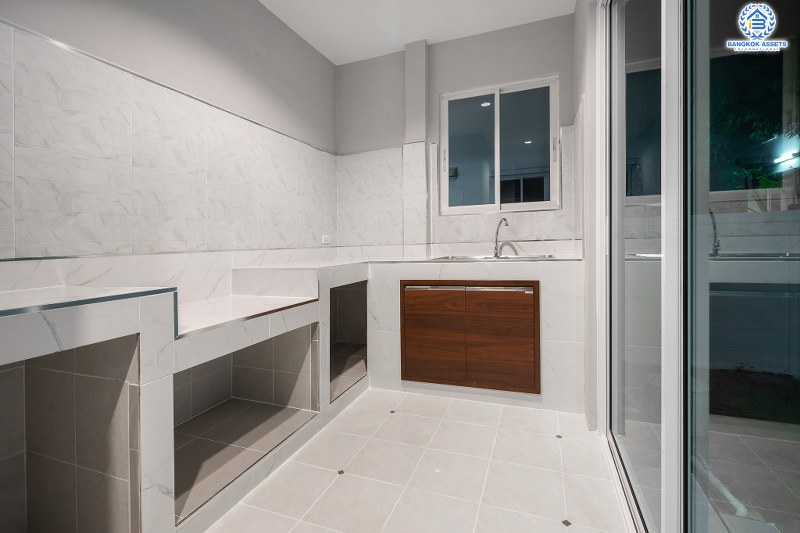 บ้านมือสองตกแต่งใหม่ สไตล์อบอุ่น โครงการ ชลลดา บางใหญ่-เซ็นทรัลเวสต์เกต (ซ.วัดลาดปลาดุก) บ้านพร้อมอยู่ คุณภาพ L&H เนื้อที่ 54.3 ตร.ว. ฟังก์ชั่น 3นอน 2น้ำ พื้นที่ใช้สอยเกือบ 200 ตร.ม. สิ่งอำนวยความสะดวกภายในโครงการครบครัน บนทำเลศักยภาพ ติดถนนใหญ่ ใกล้ถ.กาญจนาภิเษก เพียง 10 นาทีถึงรถไฟฟ้า "สถานีคลองบางไผ่"