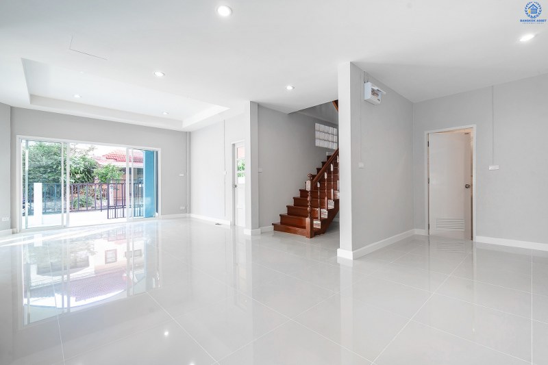 บ้านมือสองตกแต่งใหม่ #โซนเมือง! หมู่บ้าน ซื่อตรง พระนั่งเกล้า-ท่าอิฐ จากหน้าบ้านไปขึ้นรถไฟฟ้า"สถานีไทรม้า" เพียง 800 เมตร หน้าโครงการติดถนนรัตนาธิเบศร์ กับฟังก์ชั่นจัดเต็ม พื้นที่กว้าง พร้อมบิ้วอินท์ครัวเคาน์เตอร์ หิ้วกระเป๋าพร้อมเข้าอยู่ทันที! ที่สุดแห่งทำเลศักยภาพ ที่คุณต้องไม่พลาด! เพราะขายในราคาแค่สามล้านต้นๆ เท่านั้น!!