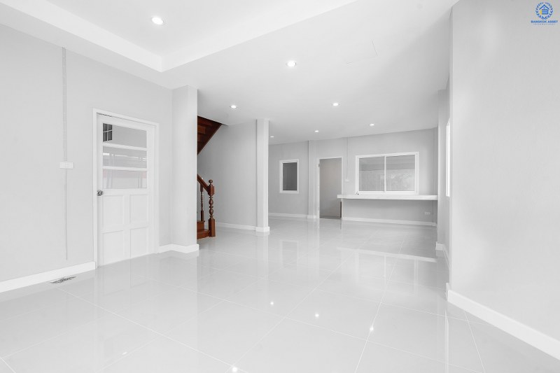 บ้านมือสองตกแต่งใหม่ #โซนเมือง! หมู่บ้าน ซื่อตรง พระนั่งเกล้า-ท่าอิฐ จากหน้าบ้านไปขึ้นรถไฟฟ้า"สถานีไทรม้า" เพียง 800 เมตร หน้าโครงการติดถนนรัตนาธิเบศร์ กับฟังก์ชั่นจัดเต็ม พื้นที่กว้าง พร้อมบิ้วอินท์ครัวเคาน์เตอร์ หิ้วกระเป๋าพร้อมเข้าอยู่ทันที! ที่สุดแห่งทำเลศักยภาพ ที่คุณต้องไม่พลาด! เพราะขายในราคาแค่สามล้านต้นๆ เท่านั้น!!