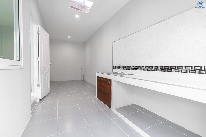 บ้านมือสองตกแต่งใหม่ #โซนเมือง! หมู่บ้าน ซื่อตรง พระนั่งเกล้า-ท่าอิฐ จากหน้าบ้านไปขึ้นรถไฟฟ้า"สถานีไทรม้า" เพียง 800 เมตร หน้าโครงการติดถนนรัตนาธิเบศร์ กับฟังก์ชั่นจัดเต็ม พื้นที่กว้าง พร้อมบิ้วอินท์ครัวเคาน์เตอร์ หิ้วกระเป๋าพร้อมเข้าอยู่ทันที! ที่สุดแห่งทำเลศักยภาพ ที่คุณต้องไม่พลาด! เพราะขายในราคาแค่สามล้านต้นๆ เท่านั้น!!