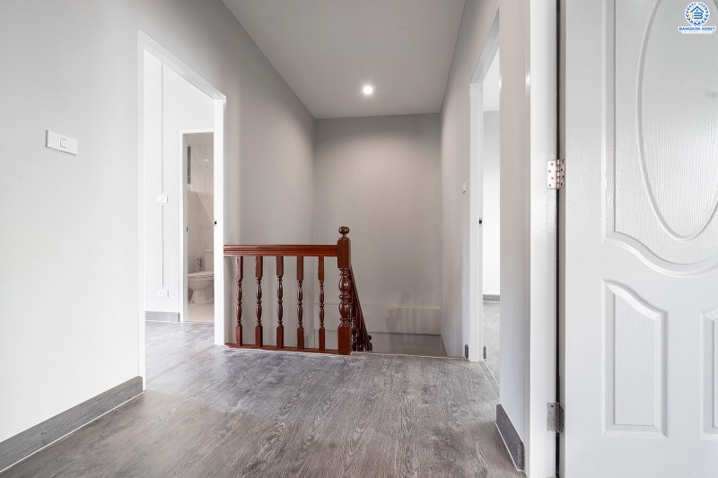 บ้านมือสองตกแต่งใหม่ #โซนเมือง! หมู่บ้าน ซื่อตรง พระนั่งเกล้า-ท่าอิฐ จากหน้าบ้านไปขึ้นรถไฟฟ้า"สถานีไทรม้า" เพียง 800 เมตร หน้าโครงการติดถนนรัตนาธิเบศร์ กับฟังก์ชั่นจัดเต็ม พื้นที่กว้าง พร้อมบิ้วอินท์ครัวเคาน์เตอร์ หิ้วกระเป๋าพร้อมเข้าอยู่ทันที! ที่สุดแห่งทำเลศักยภาพ ที่คุณต้องไม่พลาด! เพราะขายในราคาแค่สามล้านต้นๆ เท่านั้น!!