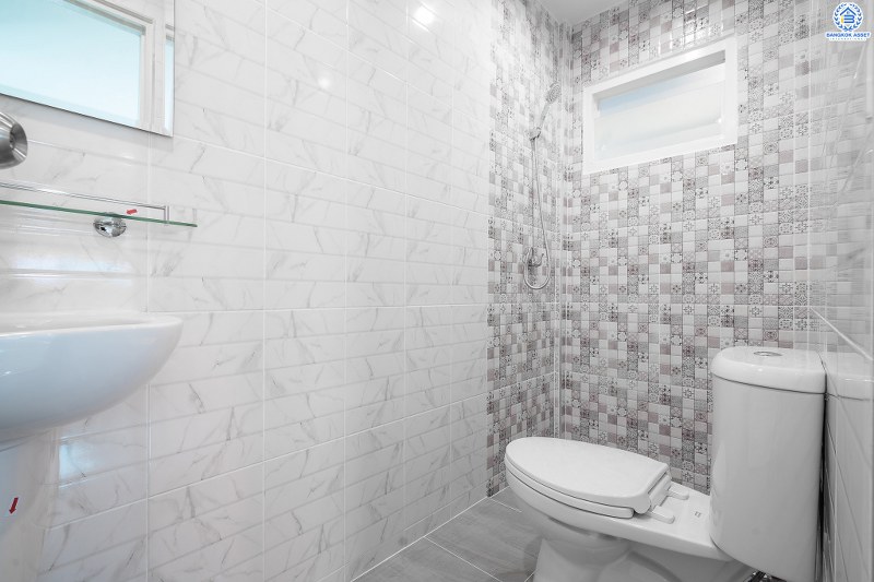 บ้านมือสองตกแต่งใหม่ #โซนเมือง! หมู่บ้าน ซื่อตรง พระนั่งเกล้า-ท่าอิฐ จากหน้าบ้านไปขึ้นรถไฟฟ้า"สถานีไทรม้า" เพียง 800 เมตร หน้าโครงการติดถนนรัตนาธิเบศร์ กับฟังก์ชั่นจัดเต็ม พื้นที่กว้าง พร้อมบิ้วอินท์ครัวเคาน์เตอร์ หิ้วกระเป๋าพร้อมเข้าอยู่ทันที! ที่สุดแห่งทำเลศักยภาพ ที่คุณต้องไม่พลาด! เพราะขายในราคาแค่สามล้านต้นๆ เท่านั้น!!