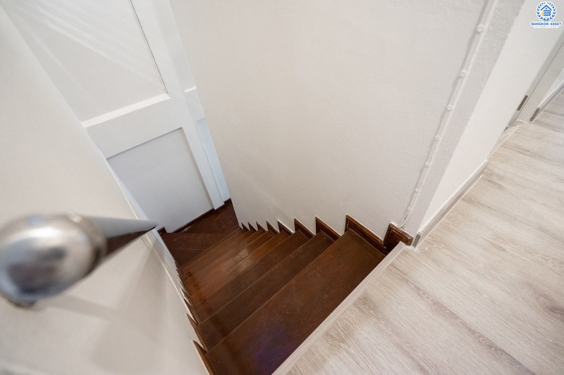 บ้านมือสองตกแต่งใหม่ โซนเมือง! ม.ทอฝัน พิบูลสงคราม-พระราม5 ทาวน์โฮมพร้อมอยู่ ฟังก์ชั่น 3 ห้องนอน 2 ห้องน้ำ บนทำเลที่จะทำให้คุณสะดวกทุกการเดินทาง เชื่อมต่อ 3 เส้นทางหลัก ทั้งถนนกรุงเทพ-นนท์ , พิบูลสงคราม และนครอินทร์  ใกล้รถไฟฟ้าสถานี "แยกติวานนท์" และจุดขึ้นทางด่วน "ศรีรัช-วงแหวนรอบนอก" พร้อมจองแล้ววันนี้!