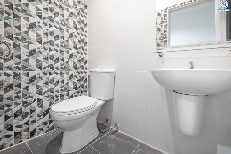 บ้านมือสองตกแต่งใหม่ โซนเมือง! ม.ทอฝัน พิบูลสงคราม-พระราม5 ทาวน์โฮมพร้อมอยู่ ฟังก์ชั่น 3 ห้องนอน 2 ห้องน้ำ บนทำเลที่จะทำให้คุณสะดวกทุกการเดินทาง เชื่อมต่อ 3 เส้นทางหลัก ทั้งถนนกรุงเทพ-นนท์ , พิบูลสงคราม และนครอินทร์  ใกล้รถไฟฟ้าสถานี "แยกติวานนท์" และจุดขึ้นทางด่วน "ศรีรัช-วงแหวนรอบนอก" พร้อมจองแล้ววันนี้!