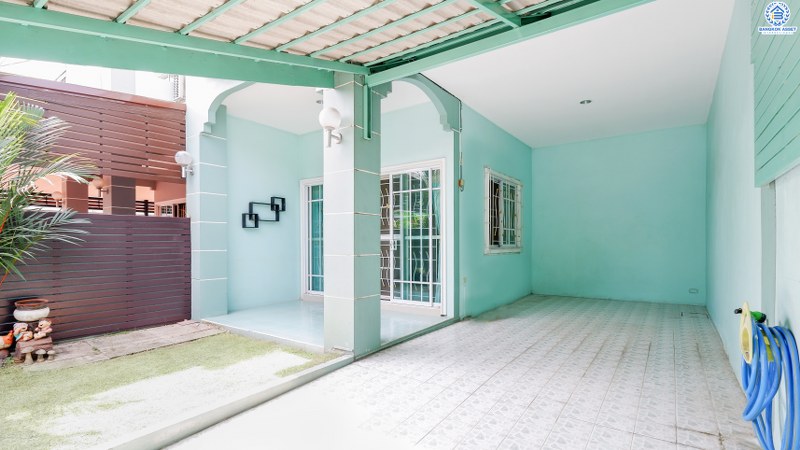 ทาวน์เฮ้าส์มือสองนนทบุรี ม.วณิชชา บางใหญ่-กาญจนาภิเษก (ซ.กันตนา) บ้านพร้อมอยู่ ราคาสุดคุ้ม! เนื้อที่ 27.1 ตร.ว. ฟังก์ชั่น 3 ห้องนอน 3 ห้องน้ำ พื้นที่ใช้สอยกว่า 156 ตร.ม. รองรับทุกการอยู่อาศัย บนทำเลเดินทางสะดวก หน้าโครงการห่างจากถ.กาญจนาฯ เพียง 1 กม. ใกล้เซ็นทรัลเวสต์เกต และรถไฟฟ้าสถานีตลาดบางใหญ่