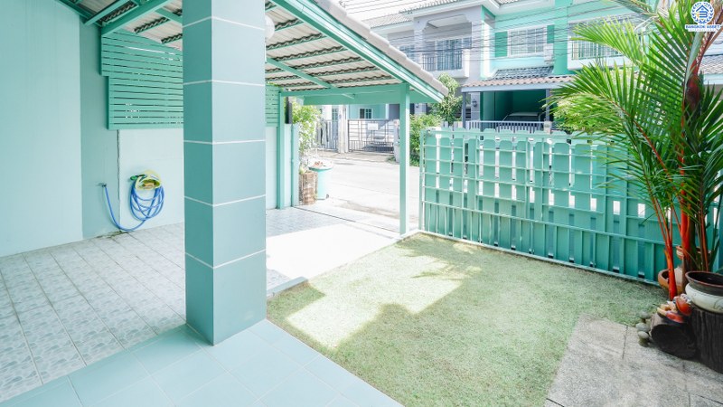 ทาวน์เฮ้าส์มือสองนนทบุรี ม.วณิชชา บางใหญ่-กาญจนาภิเษก (ซ.กันตนา) บ้านพร้อมอยู่ ราคาสุดคุ้ม! เนื้อที่ 27.1 ตร.ว. ฟังก์ชั่น 3 ห้องนอน 3 ห้องน้ำ พื้นที่ใช้สอยกว่า 156 ตร.ม. รองรับทุกการอยู่อาศัย บนทำเลเดินทางสะดวก หน้าโครงการห่างจากถ.กาญจนาฯ เพียง 1 กม. ใกล้เซ็นทรัลเวสต์เกต และรถไฟฟ้าสถานีตลาดบางใหญ่