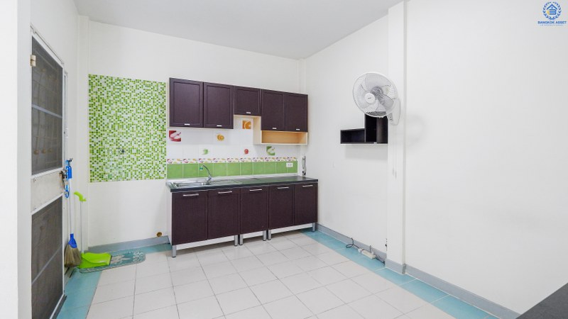 ทาวน์เฮ้าส์มือสองนนทบุรี ม.วณิชชา บางใหญ่-กาญจนาภิเษก (ซ.กันตนา) บ้านพร้อมอยู่ ราคาสุดคุ้ม! เนื้อที่ 27.1 ตร.ว. ฟังก์ชั่น 3 ห้องนอน 3 ห้องน้ำ พื้นที่ใช้สอยกว่า 156 ตร.ม. รองรับทุกการอยู่อาศัย บนทำเลเดินทางสะดวก หน้าโครงการห่างจากถ.กาญจนาฯ เพียง 1 กม. ใกล้เซ็นทรัลเวสต์เกต และรถไฟฟ้าสถานีตลาดบางใหญ่