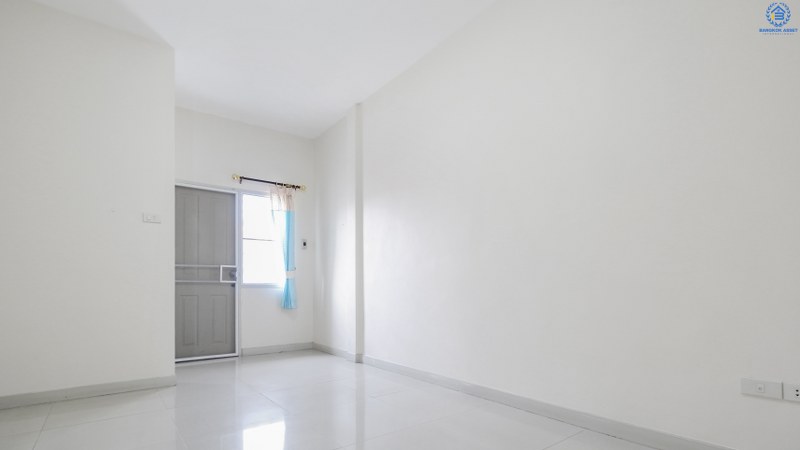 ทาวน์เฮ้าส์มือสองนนทบุรี ม.วณิชชา บางใหญ่-กาญจนาภิเษก (ซ.กันตนา) บ้านพร้อมอยู่ ราคาสุดคุ้ม! เนื้อที่ 27.1 ตร.ว. ฟังก์ชั่น 3 ห้องนอน 3 ห้องน้ำ พื้นที่ใช้สอยกว่า 156 ตร.ม. รองรับทุกการอยู่อาศัย บนทำเลเดินทางสะดวก หน้าโครงการห่างจากถ.กาญจนาฯ เพียง 1 กม. ใกล้เซ็นทรัลเวสต์เกต และรถไฟฟ้าสถานีตลาดบางใหญ่