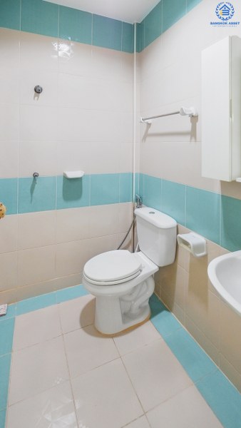 ทาวน์เฮ้าส์มือสองนนทบุรี ม.วณิชชา บางใหญ่-กาญจนาภิเษก (ซ.กันตนา) บ้านพร้อมอยู่ ราคาสุดคุ้ม! เนื้อที่ 27.1 ตร.ว. ฟังก์ชั่น 3 ห้องนอน 3 ห้องน้ำ พื้นที่ใช้สอยกว่า 156 ตร.ม. รองรับทุกการอยู่อาศัย บนทำเลเดินทางสะดวก หน้าโครงการห่างจากถ.กาญจนาฯ เพียง 1 กม. ใกล้เซ็นทรัลเวสต์เกต และรถไฟฟ้าสถานีตลาดบางใหญ่